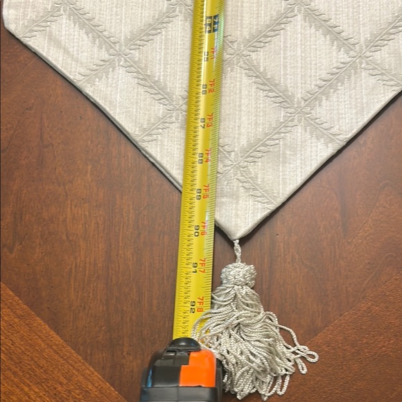 Source Unknown Cream Diamond Pattern Table Runner - Picture 4 of 5